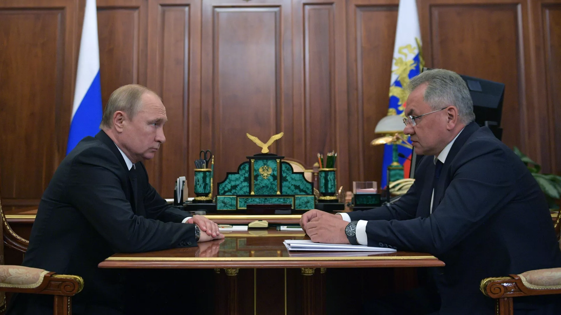ロシアのプーチン大統領とショイグ国防相