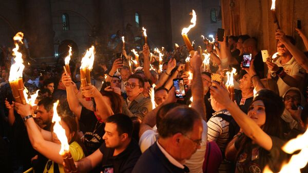 復活祭前夜　エルサレムの聖墳墓教会に聖火が出現 - Sputnik 日本