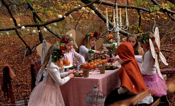 「1日1個のリンゴ」部門1位受賞作品『Autumnal Woodland Apple Party』　Amanda Farnese Heath,氏（英国） - Sputnik 日本