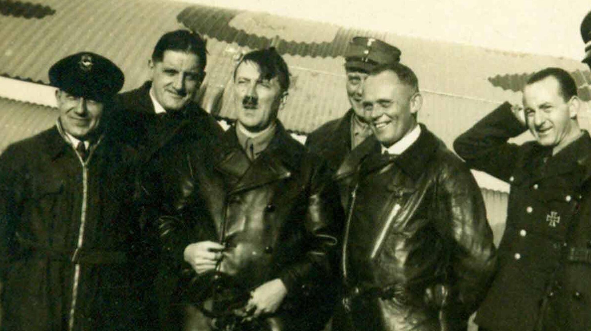 逮捕時にハンス・バウアから没収した写真「選挙運動中の飛行後」。1932年9月２日。 - Sputnik 日本, 1920, 29.04.2022