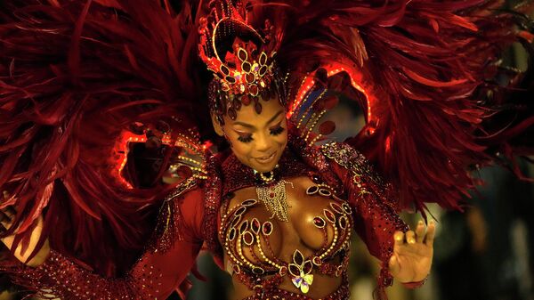 サンボードロモでのカーニバルの祭典で踊るパフォーマー（ブラジル・リオデジャネイロ、23日） - Sputnik 日本