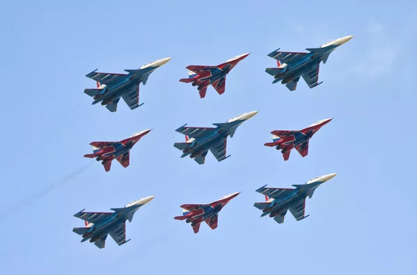 航空ショーの予行演習に参加した空軍の展示飛行チーム「ロシアの勇者たち」「ストリージ（アマツバメ）」のMiG-29・Su-30SM戦闘機（ロシア・モスクワ、4日） - Sputnik 日本