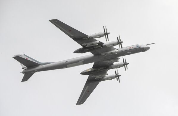 航空ショーの予行演習に参加したMTu-95戦略爆撃機（ロシア・モスクワ、4日） - Sputnik 日本
