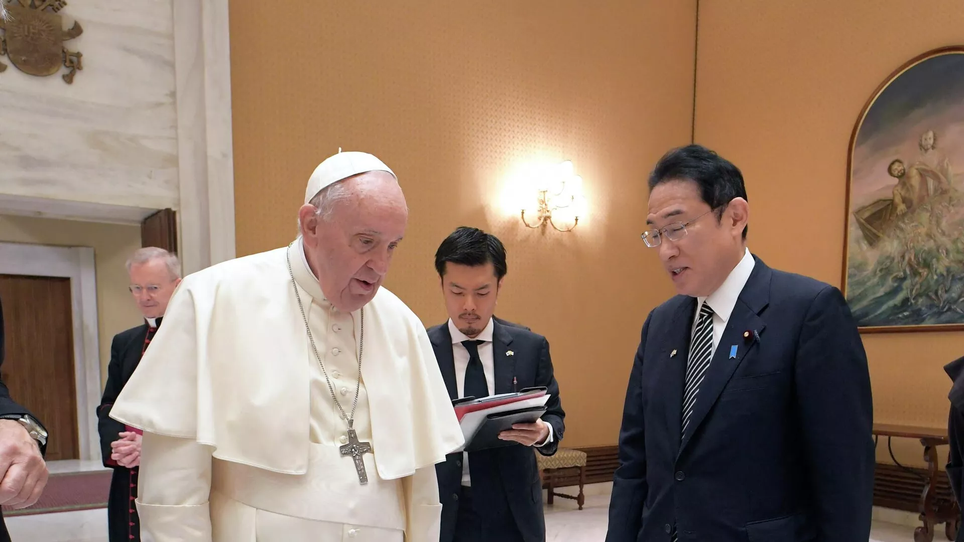ローマ教皇と岸田首相