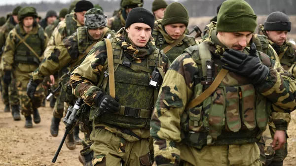 ロシアとベラルーシ両軍の空挺部隊・戦術グループの合同演習に参加する兵士たち。ベラルーシのヴィーツェプスク州にて - Sputnik 日本