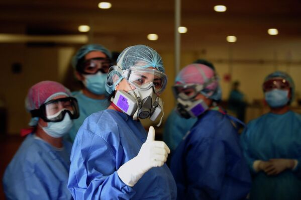 新型コロナウイルス患者を受け入れる病院で親指を立てる看護師（メキシコ・メキシコシティ、2021年6月2日） - Sputnik 日本
