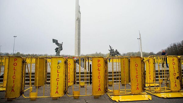 ドイツ・ファシストの侵略者からラトビア・ソビエト社会主義共和国とリガを解放したソ連兵士の記念碑 - Sputnik 日本