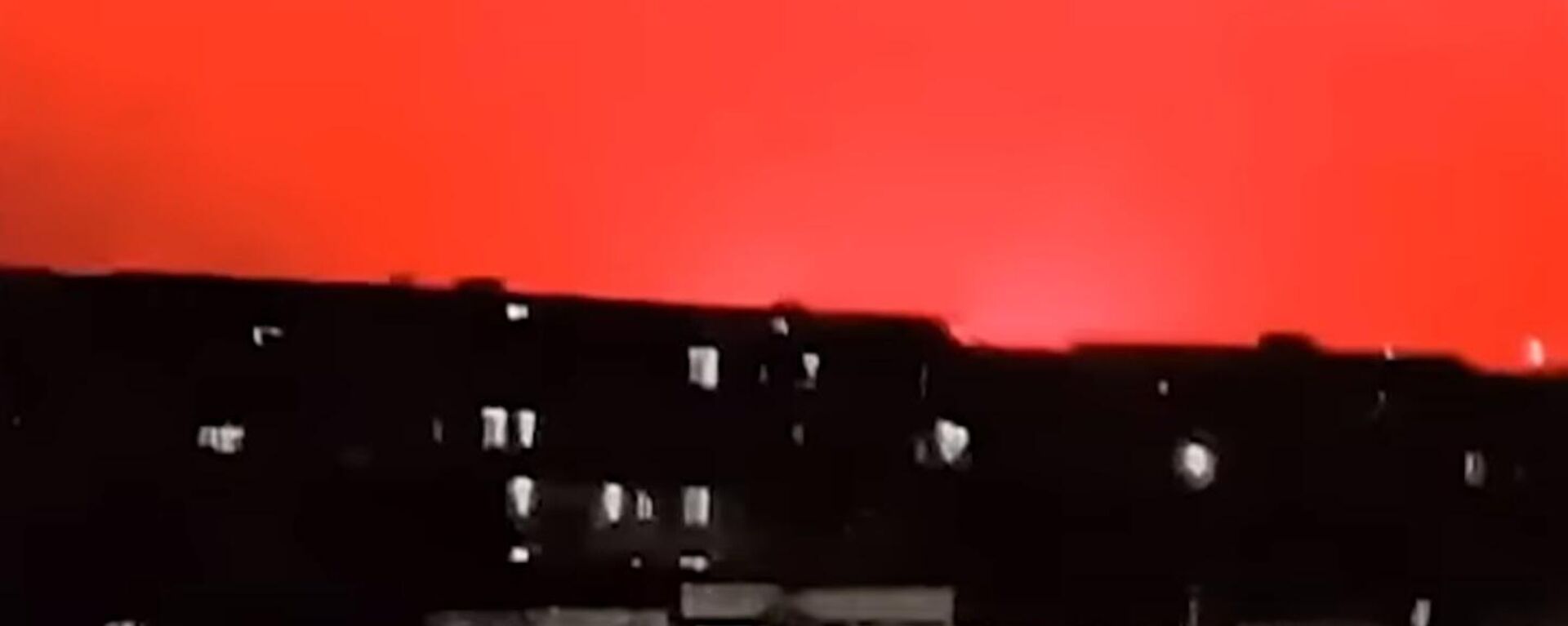 Night sky turns blood red in Chinese city - Sputnik 日本, 1920, 13.05.2022