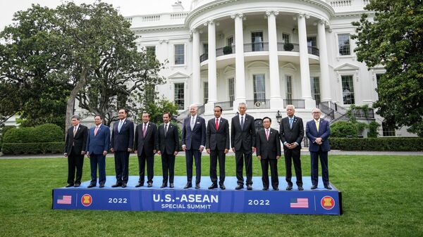 ホワイトハウスの外で撮影される米大統領と米国・ASEAN首脳会議の参加者 - Sputnik 日本
