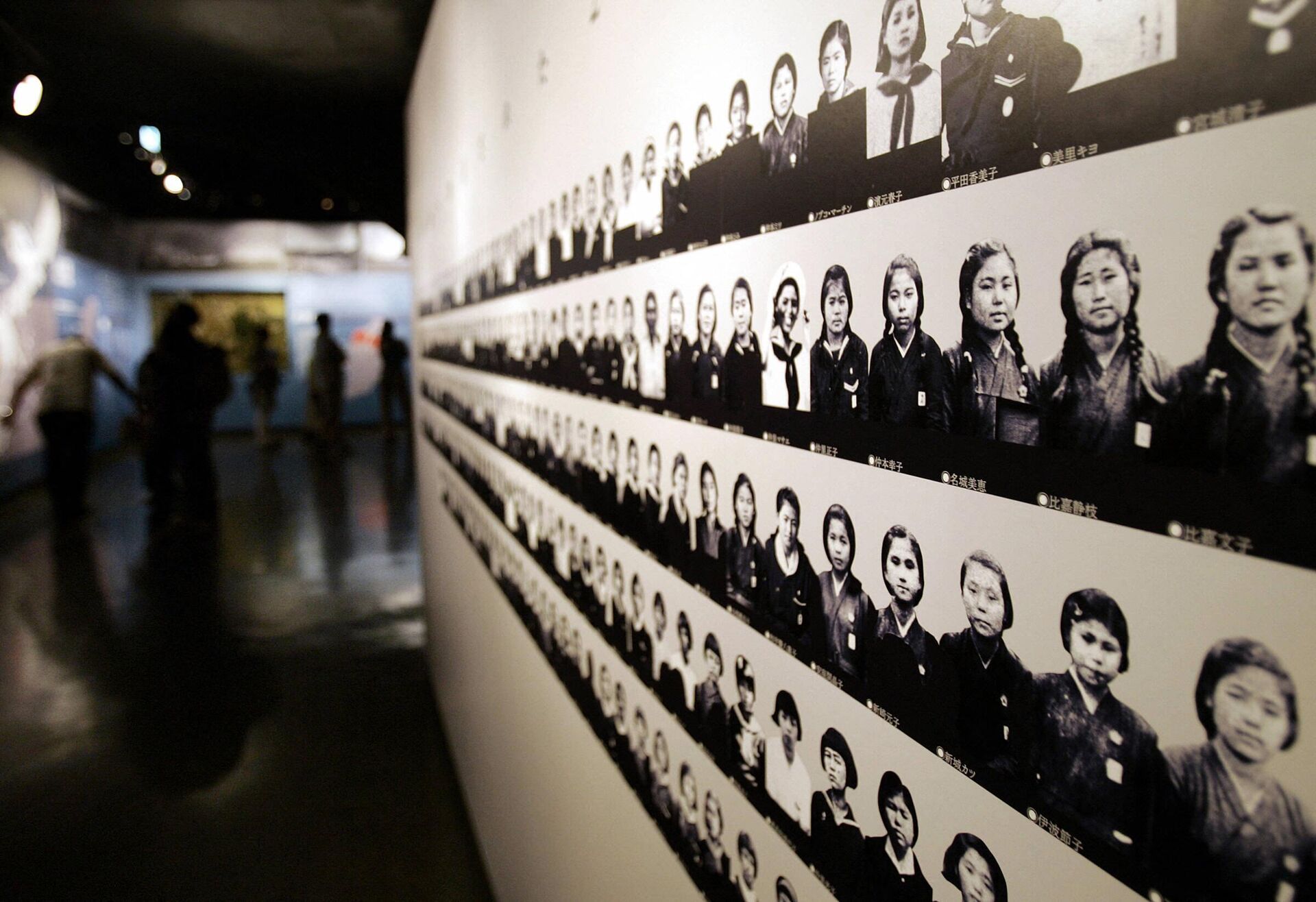 Фотографии 222 окинавских школьниц из отряда Химэюри, помогавших раненым японским солдатам, которых в последствии расстреляли американские солдаты, в Музее мира Химэюри на Окинаве - Sputnik 日本, 1920, 13.05.2022