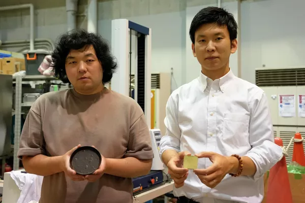 東京大学生産技術研究所の酒井雄也准教授（右）とfabula株式会社の町田紘太CEO（日本・東京都千代田区、26日） - Sputnik 日本