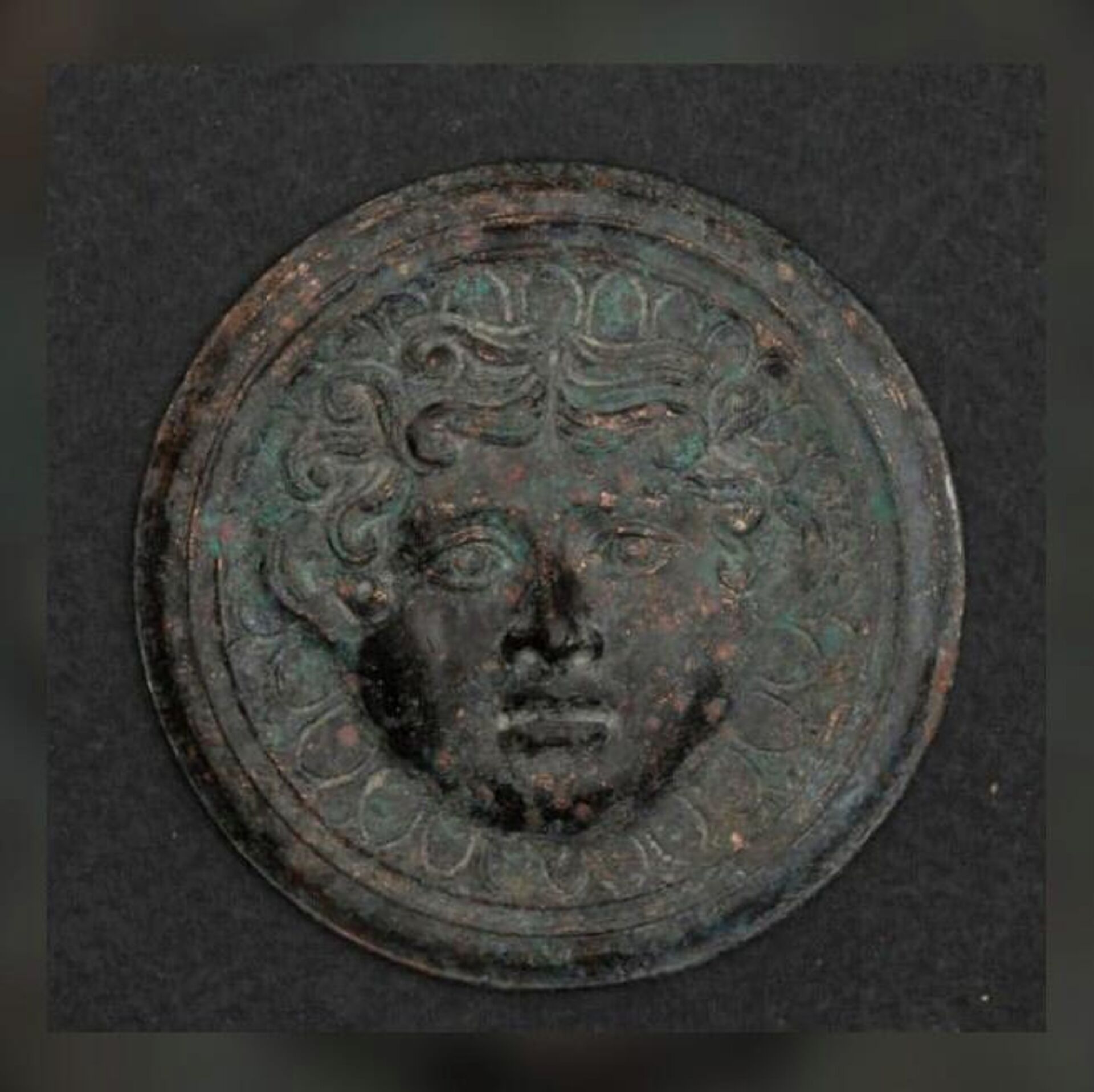 青銅製ベッドに横たわる2100年前の女性発見＝ギリシャ - 2022年6月5日