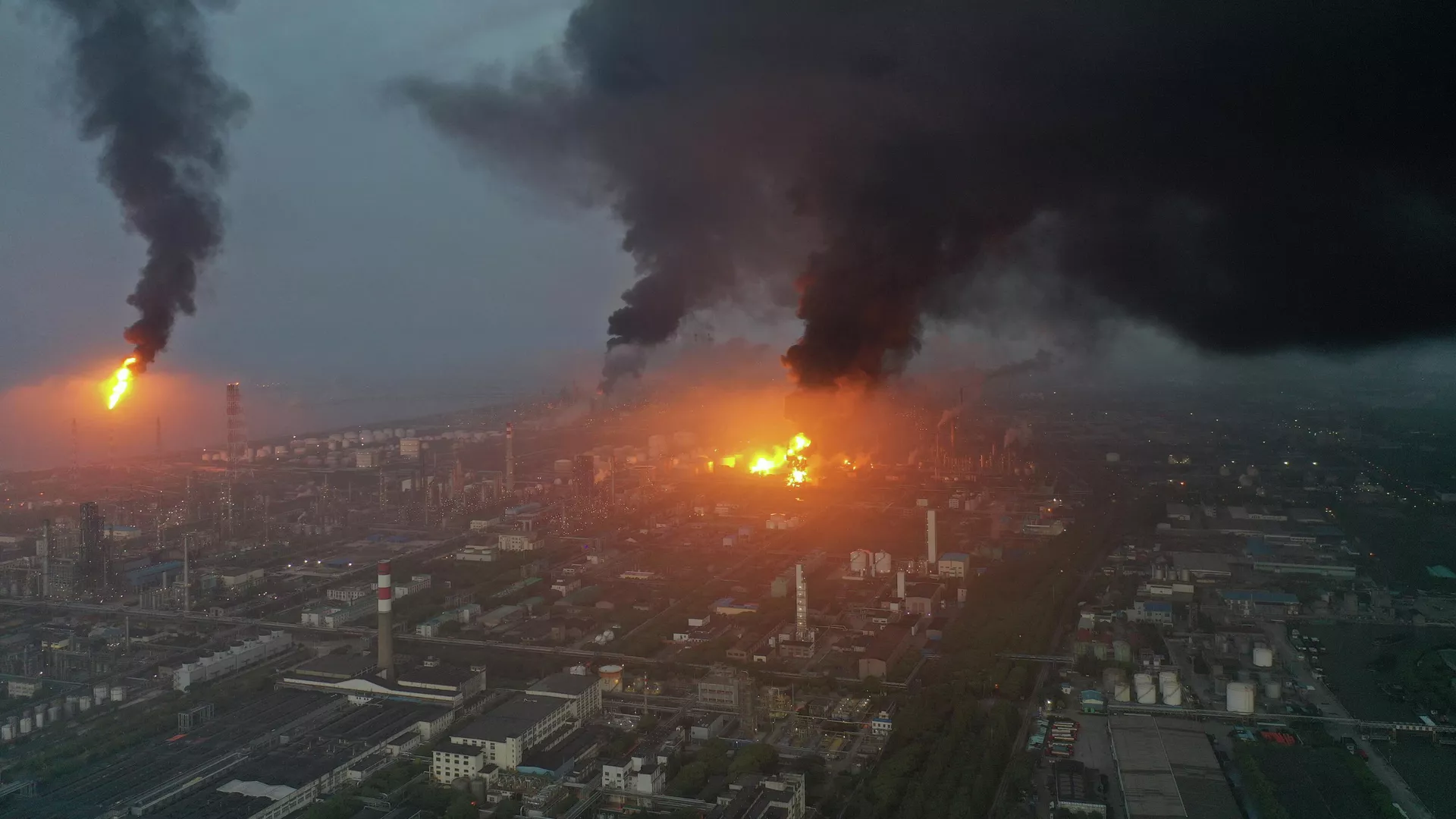 中国・上海の石油化学工場で大規模火災 2人死傷 中国・上海の石油化学工場で大規模火災 2人死傷 - Sputnik 日本, 1920, 18.06.2022