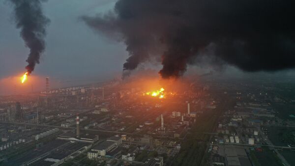 中国・上海の石油化学工場で大規模火災　2人死傷 - Sputnik 日本