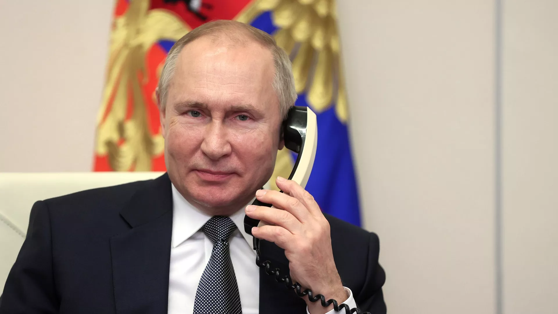 ロシアとエジプトの電話首脳会談がエジプト側の要請で開催された。ロシア大統領府が発表した。