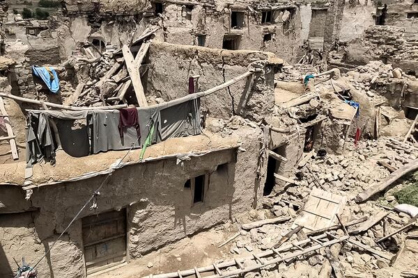 地震で損壊した建物（アフガニスタン・パクティカ州、22日） - Sputnik 日本