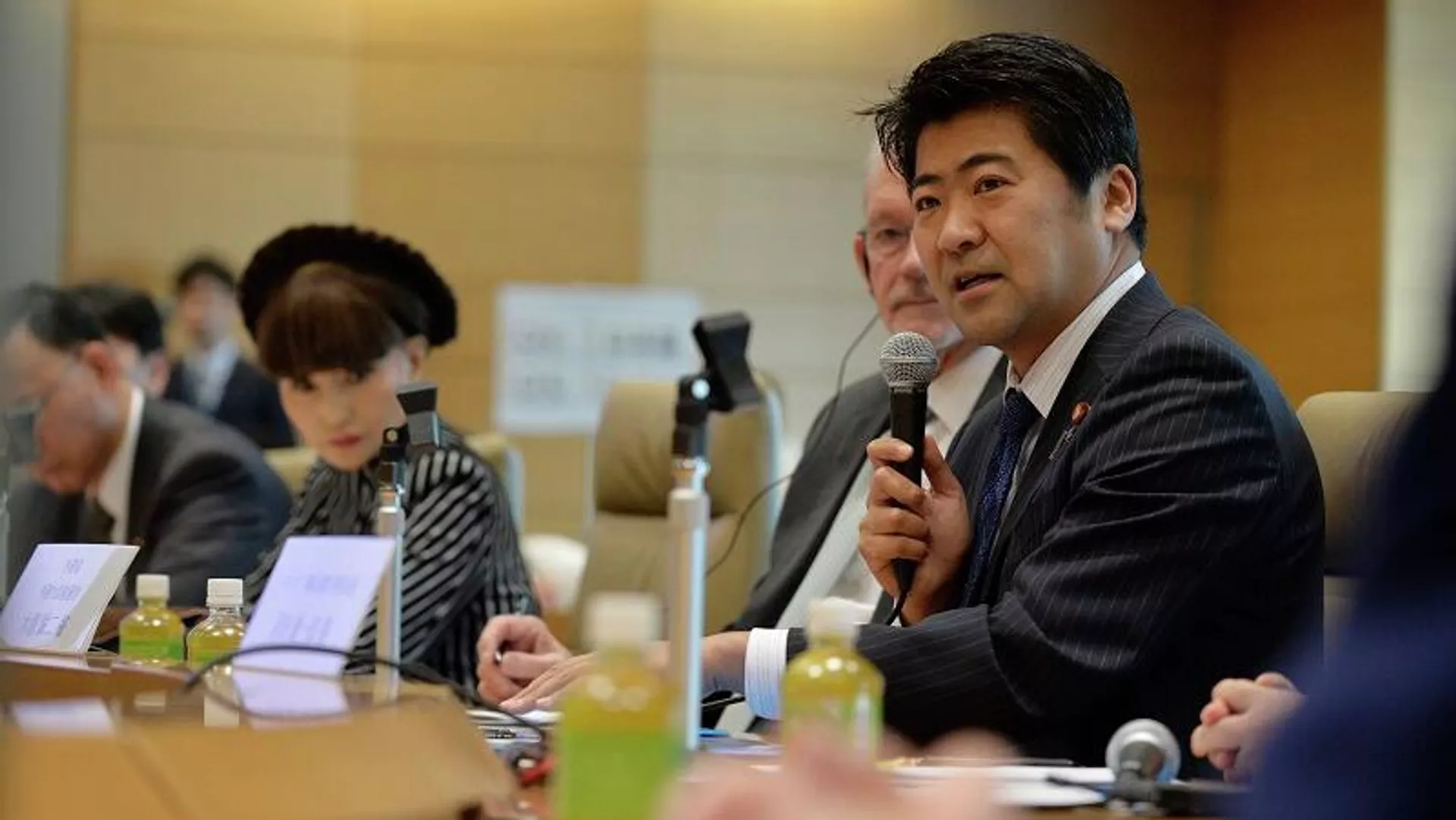 日本政府の木原誠二官房副長官