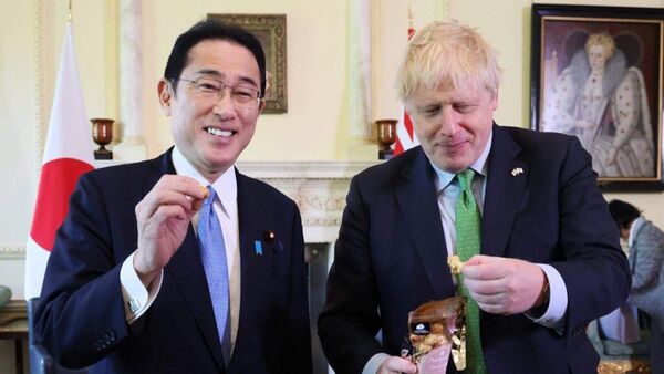 福島県産のポップコーンを味わう岸田首相とジョンソン首相 - Sputnik 日本
