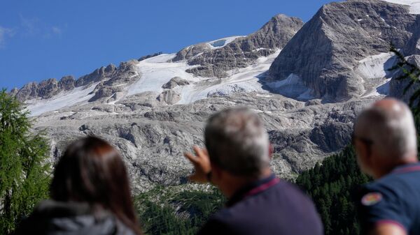 氷河の崩落が発生したマルモラーダ山（イタリア・カナツェーイ、4日） - Sputnik 日本
