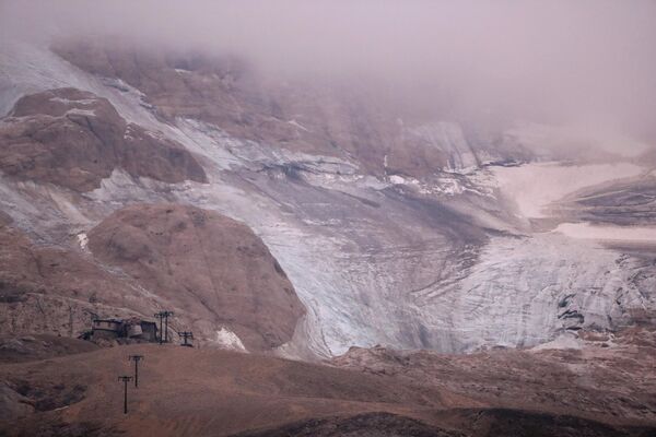 氷河の崩落が発生したマルモラーダ山 - Sputnik 日本