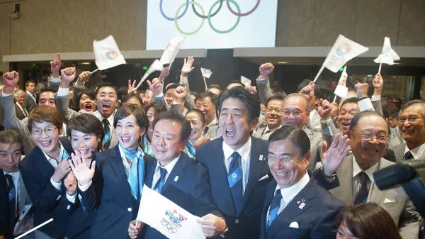第125次IOC総会で2020年五輪開催都市が東京に決定し、日本代表団と喜びを表す安倍晋三元首相（アルゼンチン・ブエノスアイレス、2013年9月7日） - Sputnik 日本