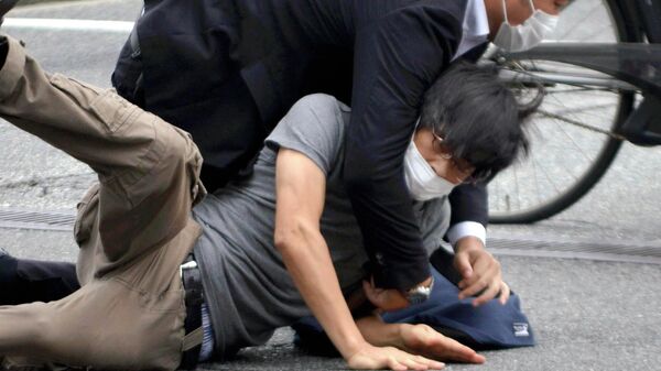 日本の安倍晋三元首相が街頭演説中に銃撃された事件で逮捕された山上徹也容疑者 - Sputnik 日本