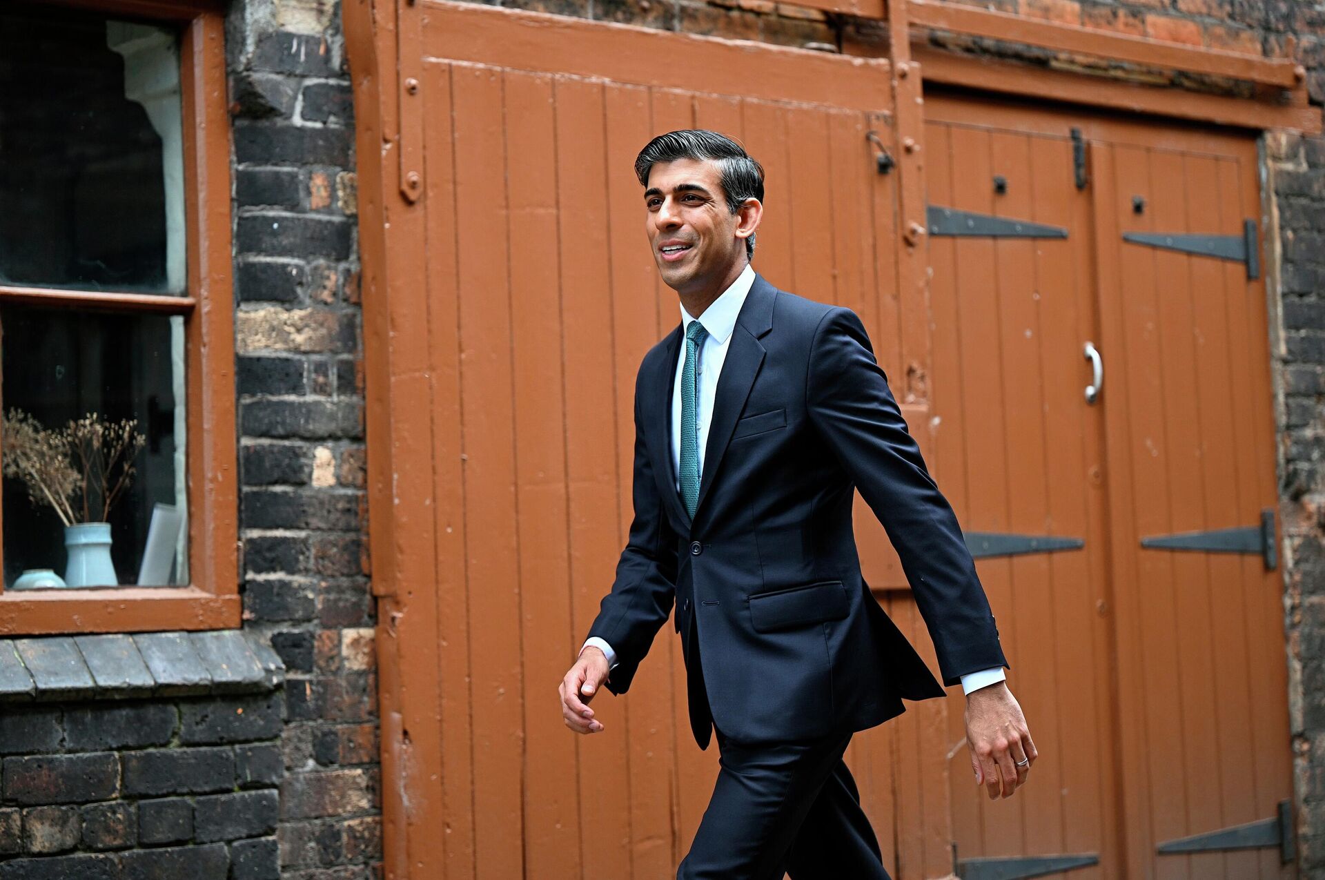 FILE - Britain's Chancellor of the Exchequer Rishi Sunak arrives for a regional cabinet meeting at Middleport Pottery in Stoke on Trent, England, Thursday, May 12, 2022  - Sputnik 日本, 1920, 13.07.2022