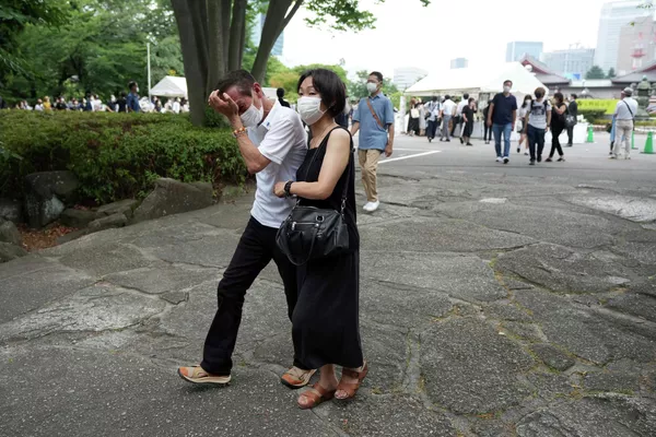 増上寺へ献花に訪れた弔問客(東京都・港区、12日) 増上寺へ献花に訪れた弔問客(東京都・港区、12日) - Sputnik 日本