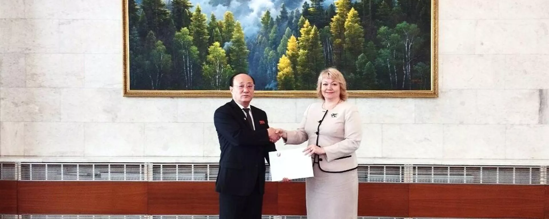 在露ルガンスク人民共和国大使のオリガ・マキエワ氏と在露北朝鮮大使の申紅哲（シン・ホンチョル）氏が会談 - Sputnik 日本, 1920, 16.07.2022
