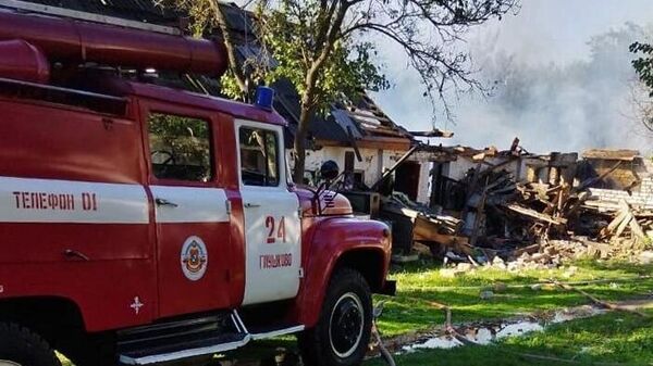 ウクライナ軍による早朝の砲撃で破壊された消防車　クルスク州テトキノ村の住宅付近にて。2022年6月6日  - Sputnik 日本
