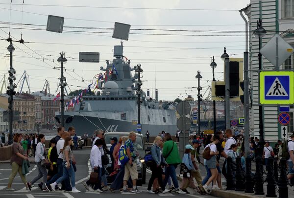 「海軍の日」記念パレードのリハーサルに参加するアドミラル・ゴルシコフ級フリゲート（24日） - Sputnik 日本