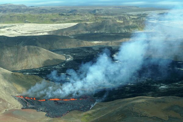 噴火したファグラダルスフィヤル山（アイスランド・レイキャビク近郊、3日） - Sputnik 日本