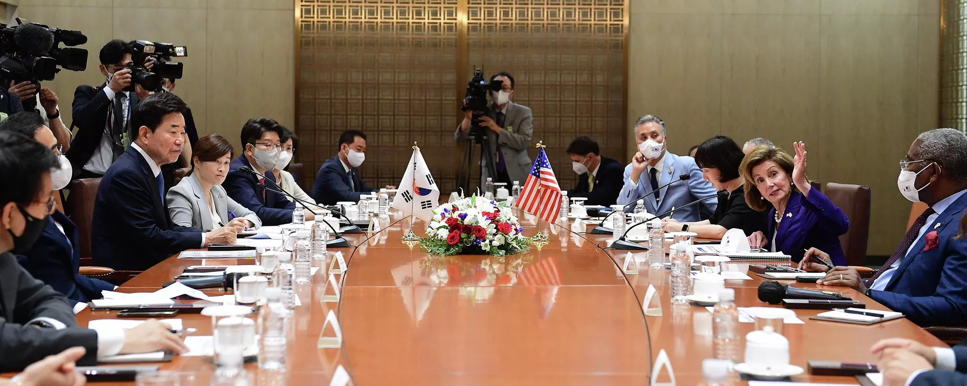 ナンシー・ペロシ米下院議長がソウルで韓国の金振杓（キム・ジンピョ）国会議長と会談

 - Sputnik 日本, 1920, 04.08.2022