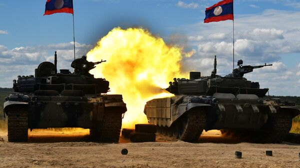 T-72B3戦車の試射を行うラオスのチーム（モスクワ州・アラビノ、10日） - Sputnik 日本