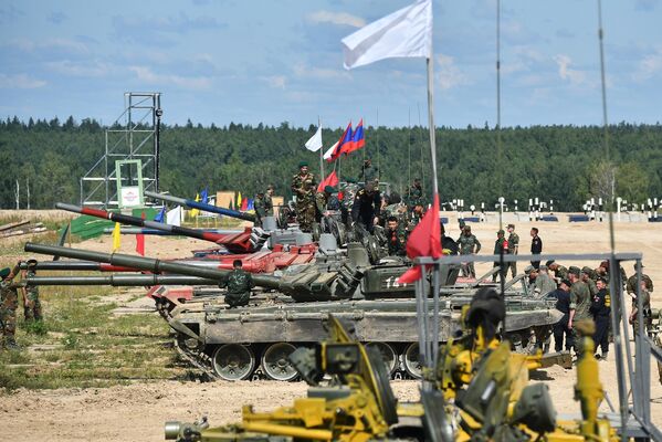 T-72B3戦車の試射準備をする乗員（モスクワ州・アラビノ、10日） - Sputnik 日本