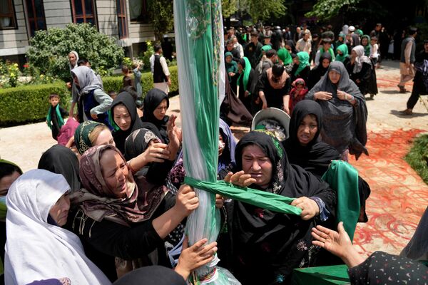 イスラム教シーア派の宗教行事「アーシューラー」に向けた儀式に参加するイスラム教徒ら（アフガニスタン・カブール、5日） - Sputnik 日本