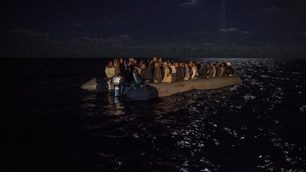 スペイン沖で救出された移民。アーカイブ写真 - Sputnik 日本