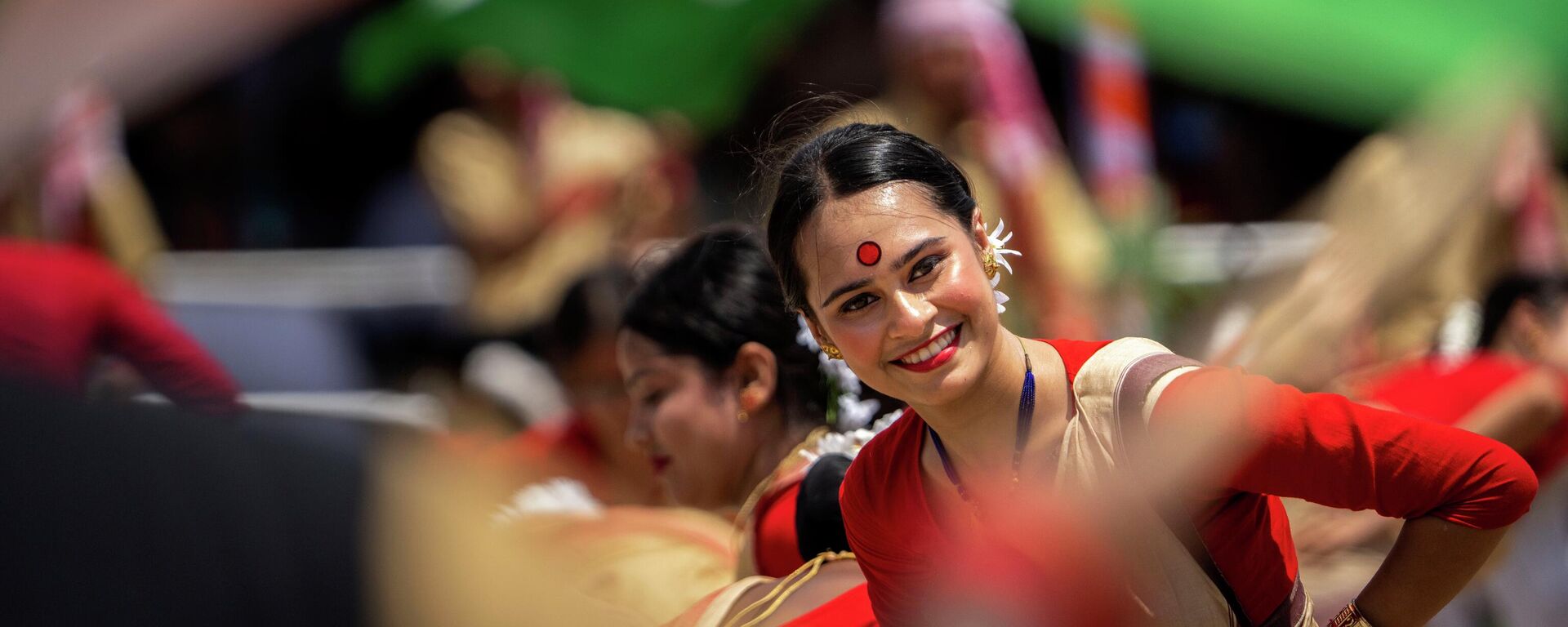 インド独立75年を祝う式典で踊る女性 - Sputnik 日本, 1920, 15.08.2022