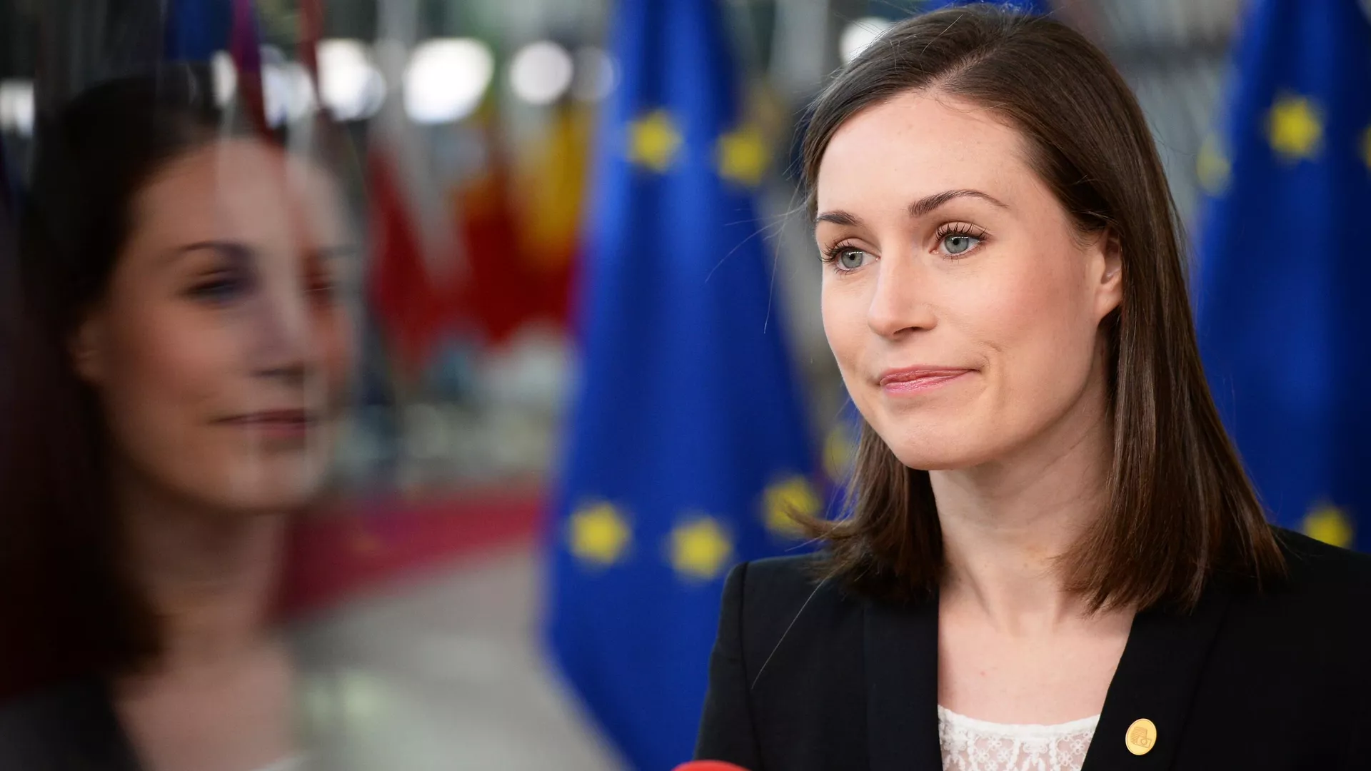フィンランドのサンナ・マリン首相、かつての政府高官のイメージを打破