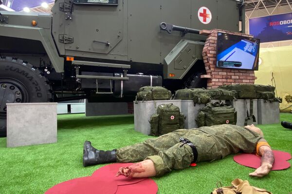 軍の医療チームの活動を紹介　負傷者の人形がリアル  - Sputnik 日本