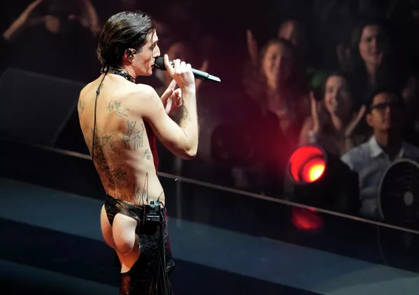 MTV Video Music Awardsでパフォーマンスを披露するイタリアのロックバンド「マネスキン」のダミアーノ・ダヴィドさん(米ニュージャージー州・ニューアーク、28日) MTV Video Music Awardsでパフォーマンスを披露するイタリアのロックバンド「マネスキン」のダミアーノ・ダヴィドさん(米ニュージャージー州・ニューアーク、28日) - Sputnik 日本