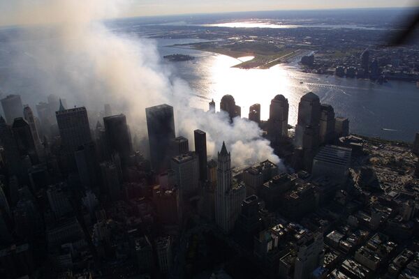 世界貿易センタービル崩壊現場から立ち上る煙（2001年9月15日） - Sputnik 日本