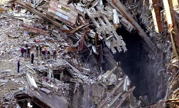 世界貿易センタービル崩壊現場を調査する作業員ら（2001年10月2日） - Sputnik 日本