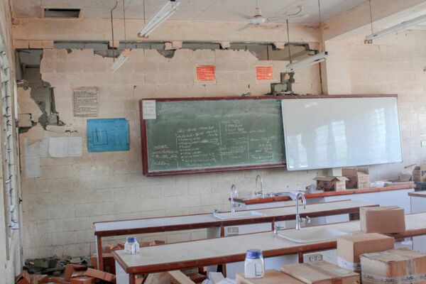 地震の被害を受けたラエ市近郊の高校の教室（パプアニューギニア・モロベ州、11日） - Sputnik 日本