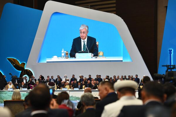 第7回世界・伝統宗教指導者会議で演説するカザフスタンのカシム＝ジョマルト・トカエフ大統領（カザフスタン・ヌルスルタン、14日） - Sputnik 日本