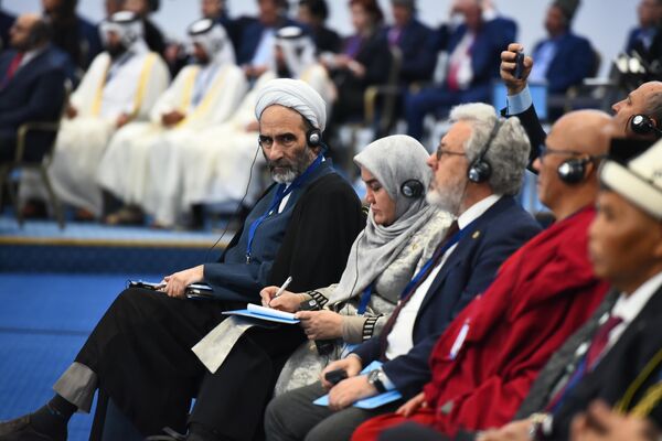 第7回世界・伝統宗教指導者会議に出席した参加者ら（カザフスタン・ヌルスルタン、14日） - Sputnik 日本