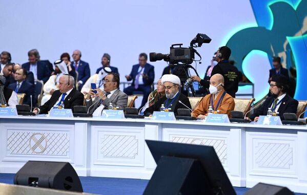 第7回世界・伝統宗教指導者会議に出席した参加者ら（カザフスタン・ヌルスルタン、14日） - Sputnik 日本