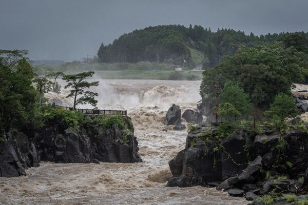 台風の影響で荒れる川内川（鹿児島県伊佐市、18日） - Sputnik 日本