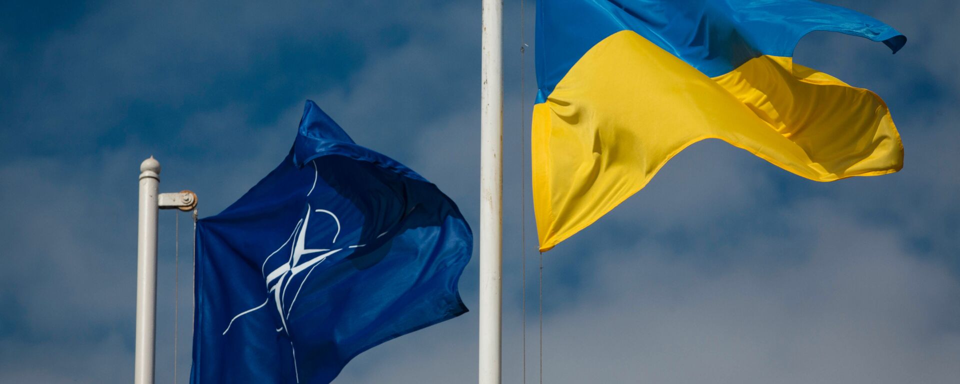 ウクライナの国旗と北大西洋条約機構（NATO）の旗 - Sputnik 日本, 1920, 03.10.2022