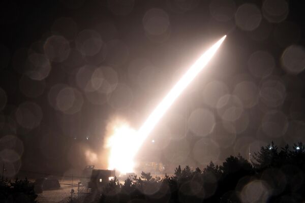 米韓合同軍事演習で発射された陸軍戦術ミサイルシステム（ATACMS）（韓国、5日） - Sputnik 日本